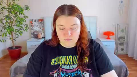 Snapshot of polinasallivan chatting on June 24, 2:16 pm Polina online show from June 24, 2:16 pm