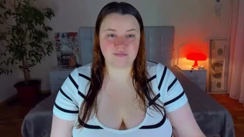 Snapshot of polinasallivan chatting on July 27, 5:09 pm Polina online show from July 27, 5:09 pm