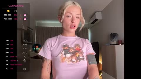 Snapshot of polino4ka69 chatting on June 17, 12:35 am polino4ka69 online show from June 17, 12:35 am