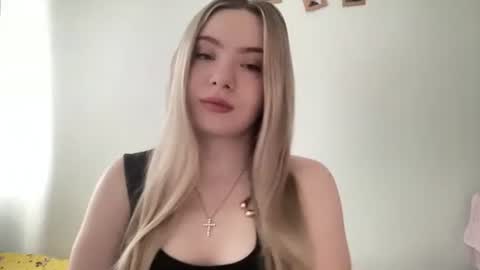 polishangel222 online show from February 22, 10:14 am