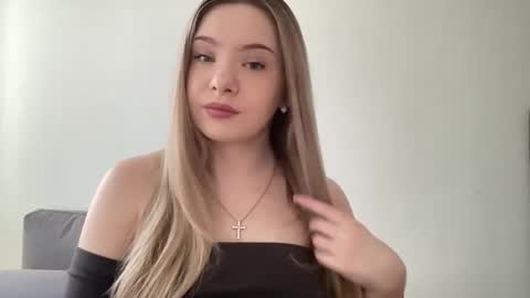 polishangel222 online show from March 22, 12:30 pm
