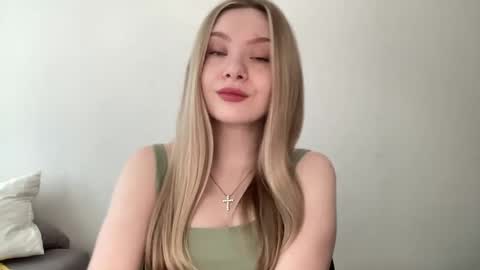 polishangel222 online show from June 5, 1:06 pm