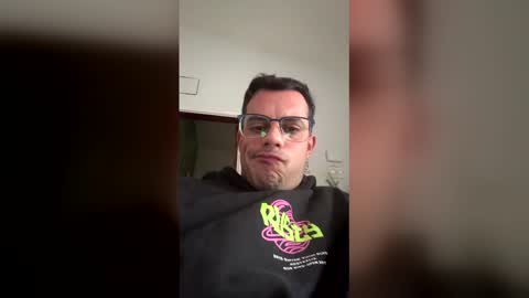 Snapshot of poll540539 chatting on April 5, 12:02 pm poll540539 online show from April 5, 12:02 pm