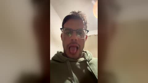 Snapshot of poll540539 chatting on April 10, 2:17 am poll540539 online show from April 10, 2:17 am