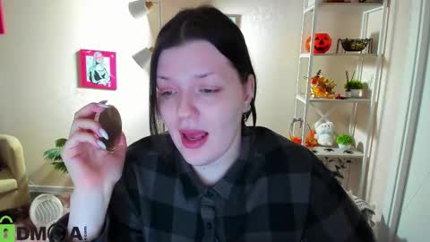 Polly online show from November 18, 3:16 pm