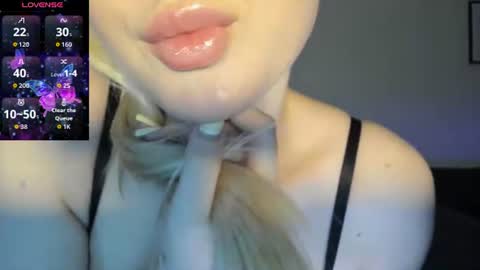 Snapshot of polly_skil chatting on June 14, 7:49 pm polly_skil online show from June 14, 7:49 pm