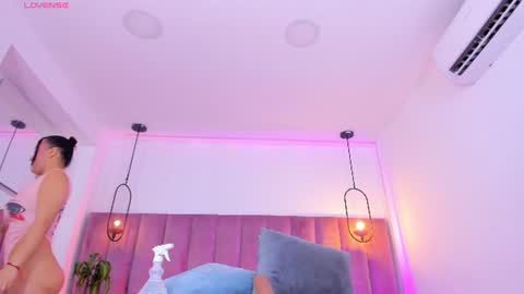 Snapshot of pollybabe_ chatting on June 13, 10:35 am POLLY online show from June 13, 10:35 am