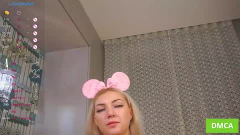 Snapshot of pollybun chatting on October 28, 5:33 am Anna online show from October 28, 5:33 am