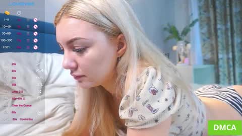 Snapshot of pollybun chatting on October 30, 5:09 am Anna online show from October 30, 5:09 am