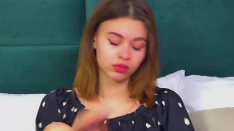 Snapshot of pollylanders chatting on February 19, 12:00 pm Polly online show from February 19, 12:00 pm