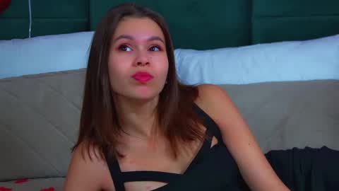 Polly online show from February 12, 6:36 pm