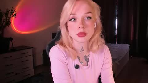 Megan.online  online show from May 1, 3:27 pm