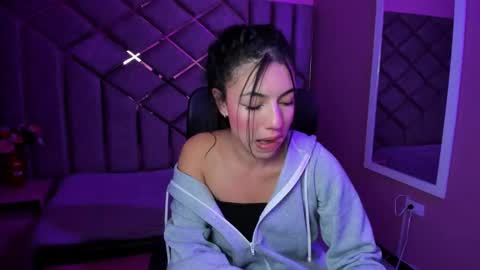 Snapshot of poly_sasha_ chatting on November 21, 4:22 am poly sasha online show from November 21, 4:22 am