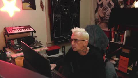 Snapshot of ponydaddy666 chatting on March 30, 5:19 am Rich online show from March 30, 5:19 am