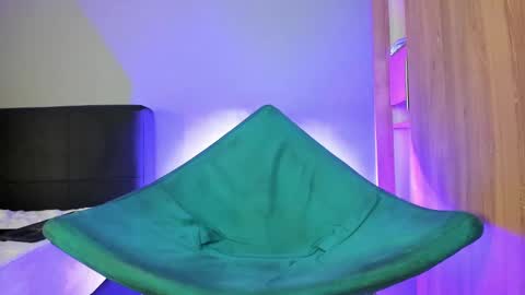 Snapshot of pool_baker_ chatting on December 14, 3:29 am johnatan online show from December 14, 3:29 am