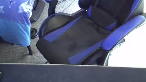 Snapshot of pop196705 chatting on December 2, 7:25 am pop196705 online show from December 2, 7:25 am