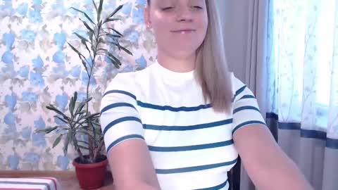 Snapshot of popkornmolli chatting on January 17, 11:38 am popkornmolli online show from January 17, 11:38 am