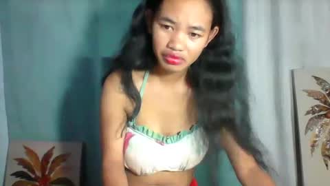 Snapshot of poppy_kelley chatting on May 3, 4:29 am Lilly online show from May 3, 4:29 am