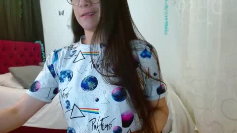 Snapshot of porcelainlux chatting on March 6, 9:53 pm porcelainlux online show from March 6, 9:53 pm