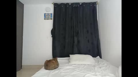 Snapshot of porcelainlux chatting on March 16, 1:22 am porcelainlux online show from March 16, 1:22 am