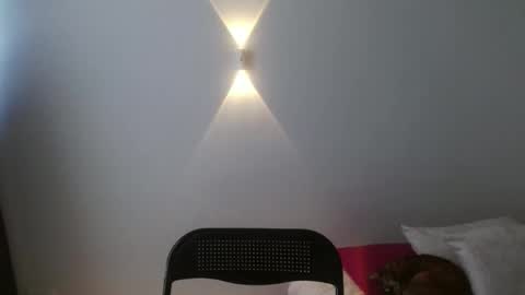 Snapshot of porcelainlux chatting on April 19, 9:06 pm porcelainlux online show from April 19, 9:06 pm