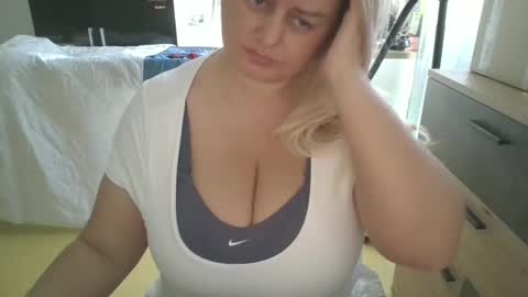 Snapshot of pornbusty chatting on February 17, 3:09 pm MelissOfficial online show from February 17, 3:09 pm