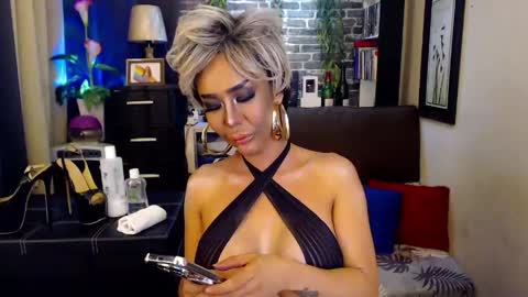 Snapshot of pornstardiva chatting on June 3, 10:15 pm DivaGray online show from June 3, 10:15 pm