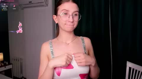 Elizabeth online show from November 19, 7:25 pm