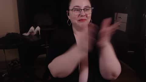 Snapshot of posh_mistress chatting on March 8, 5:49 am PoshMistres    online show from March 8, 5:49 am