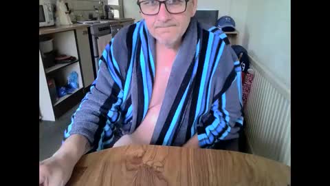 Snapshot of poshman65 chatting on May 20, 8:53 am poshman65 online show from May 20, 8:53 am
