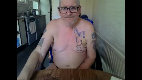 Snapshot of poshman65 chatting on May 26, 7:48 am poshman65 online show from May 26, 7:48 am