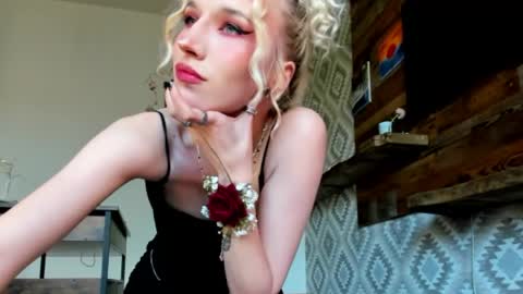 Snapshot of positivevibess chatting on May 15, 4:03 pm positivevibess online show from May 15, 4:03 pm