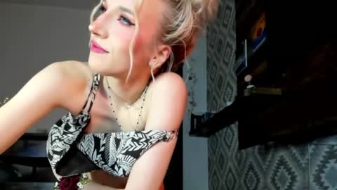 Snapshot of positivevibess chatting on May 28, 8:39 pm positivevibess online show from May 28, 8:39 pm