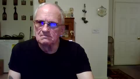 Snapshot of potato_chipz70 chatting on December 16, 6:46 pm potato_chipz70 online show from December 16, 6:46 pm