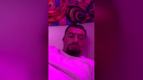 poundtown1996 online show from May 2, 11:43 pm