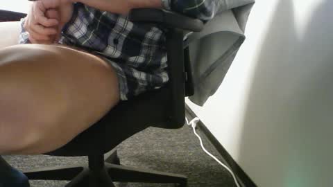 Snapshot of poundtownusa2016 chatting on March 9, 2:15 am ConchilDog online show from March 9, 2:15 am