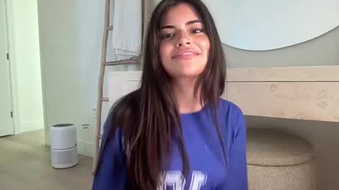 Snapshot of poutyselena chatting on July 1, 11:04 pm Selena online show from July 1, 11:04 pm