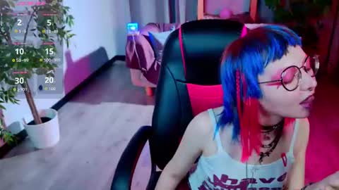 Snapshot of powderofgun chatting on June 30, 8:32 pm powderofgun online show from June 30, 8:32 pm