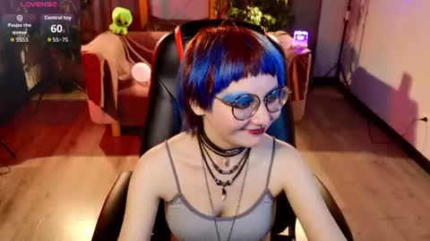 Snapshot of powderofgun chatting on July 1, 8:52 pm powderofgun online show from July 1, 8:52 pm