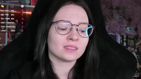 Robyn online show from May 4, 7:04 am