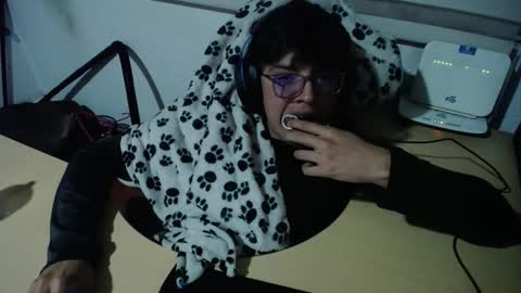 Snapshot of powerfulzeus2 chatting on October 29, 2:58 am powerfulzeus2 online show from October 29, 2:58 am