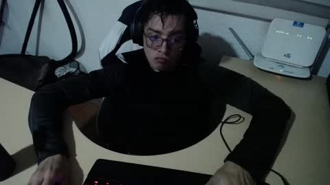 Snapshot of powerfulzeus2 chatting on November 1, 12:56 am powerfulzeus2 online show from November 1, 12:56 am