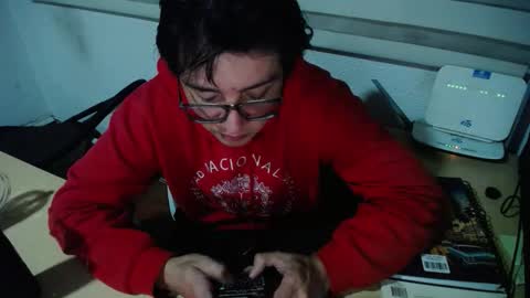 Snapshot of powerfulzeus2 chatting on November 6, 3:29 am powerfulzeus2 online show from November 6, 3:29 am