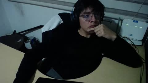 Snapshot of powerfulzeus2 chatting on November 21, 2:43 am powerfulzeus2 online show from November 21, 2:43 am