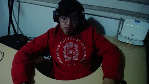 Snapshot of powerfulzeus2 chatting on November 24, 2:55 am powerfulzeus2 online show from November 24, 2:55 am