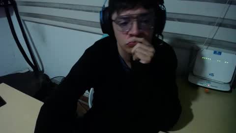 Snapshot of powerfulzeus2 chatting on December 1, 2:16 am powerfulzeus2 online show from December 1, 2:16 am