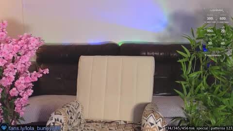 Snapshot of powerrr_ chatting on October 29, 5:42 am Lola online show from October 29, 5:42 am