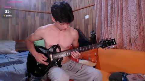 Snapshot of powertwinky chatting on December 18, 10:57 pm chris independent  online show from December 18, 10:57 pm