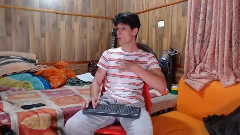 Snapshot of powertwinky chatting on February 11, 1:20 am chris independent  online show from February 11, 1:20 am