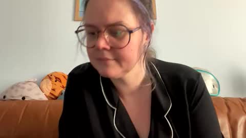Snapshot of ppriestess chatting on May 8, 12:10 pm ppriestess online show from May 8, 12:10 pm